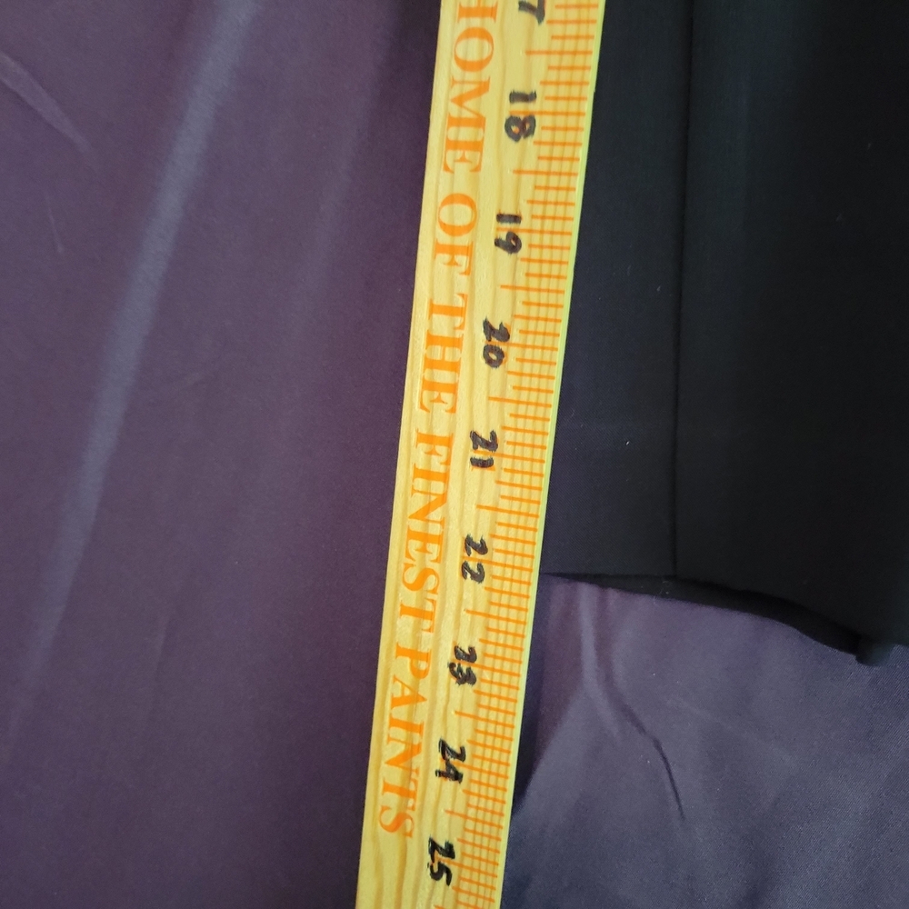 Liz Claiborne Women's Black Cropped Pants. Size 10 Petite - Picture 7 of 7